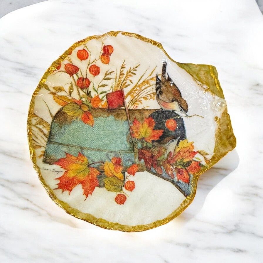 Wilson Large Clam Shell Trinket Dish Fall Mail Box