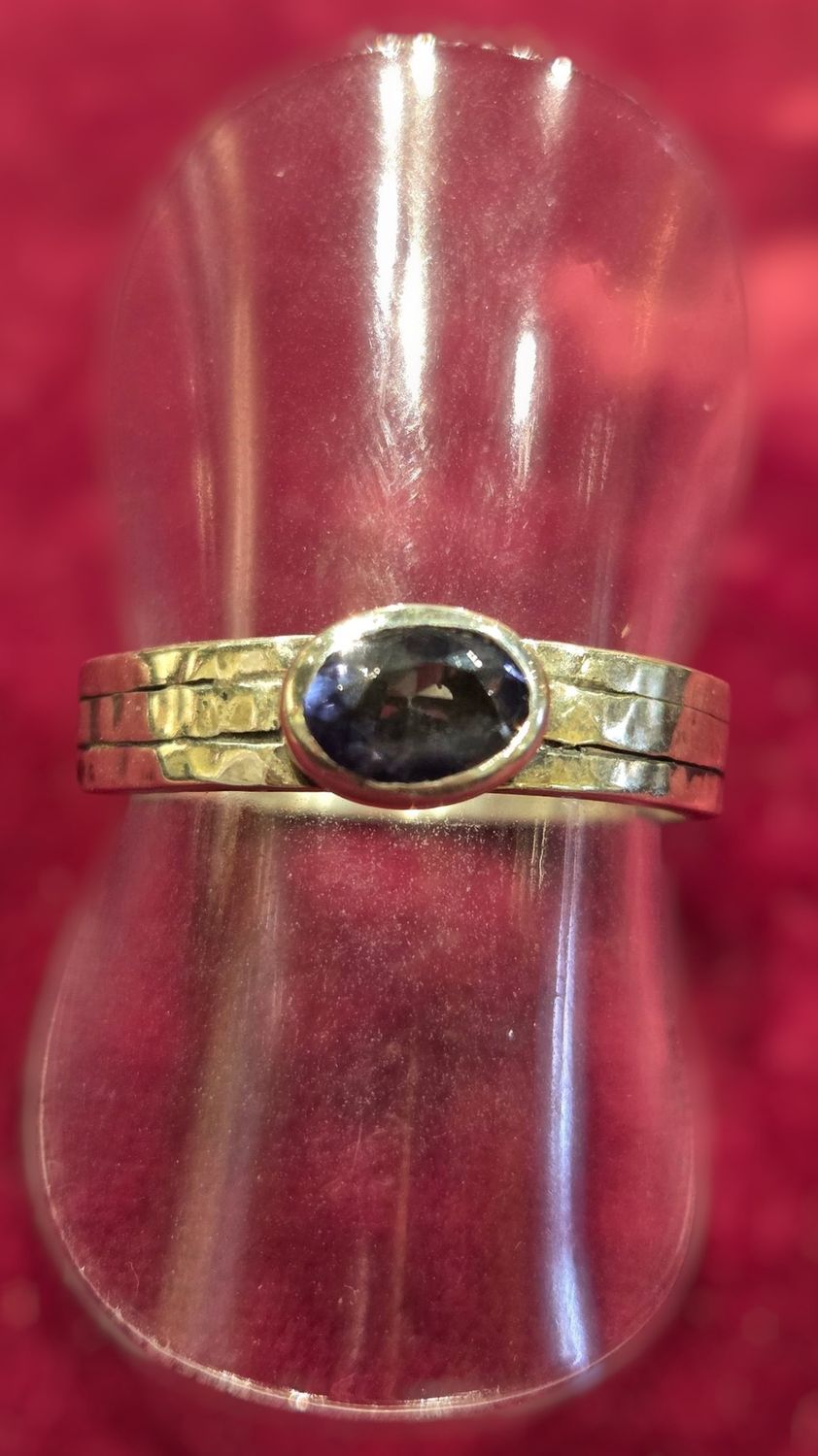 Gonzales Ring Oval Iolite