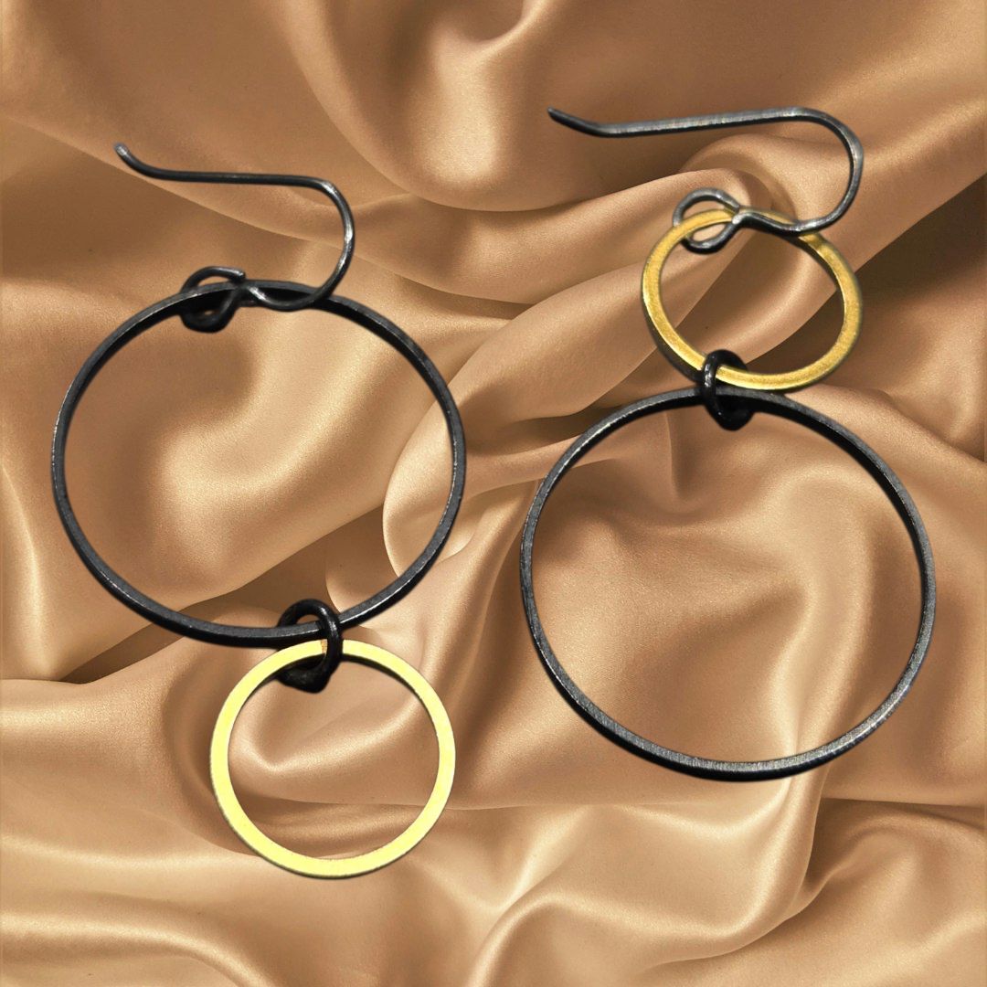Tsay Earring Black and Gold Rings on Niobium Ear Wire