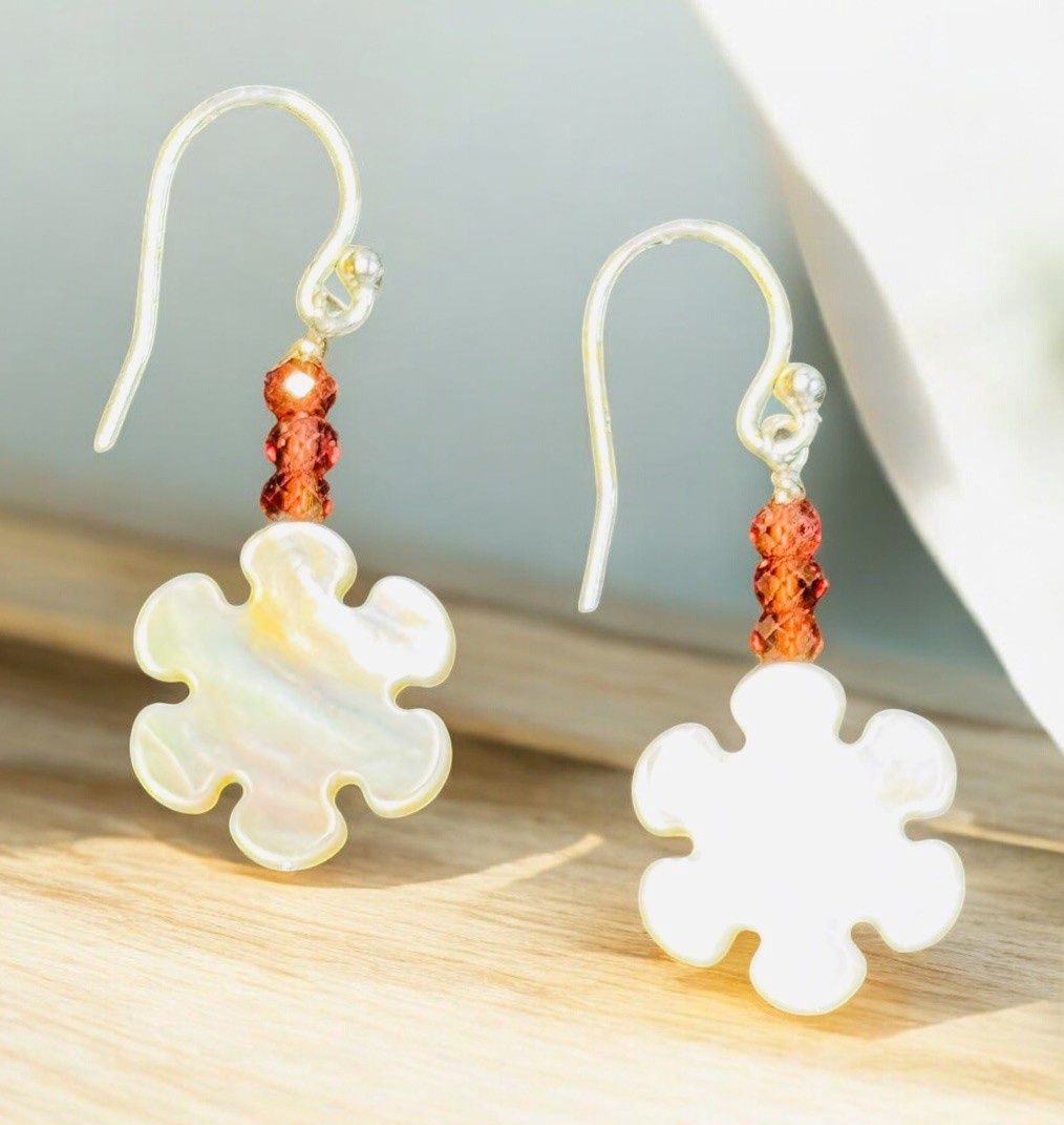 Trueworthy Earrings Mother of Pearl Flower with Garnets