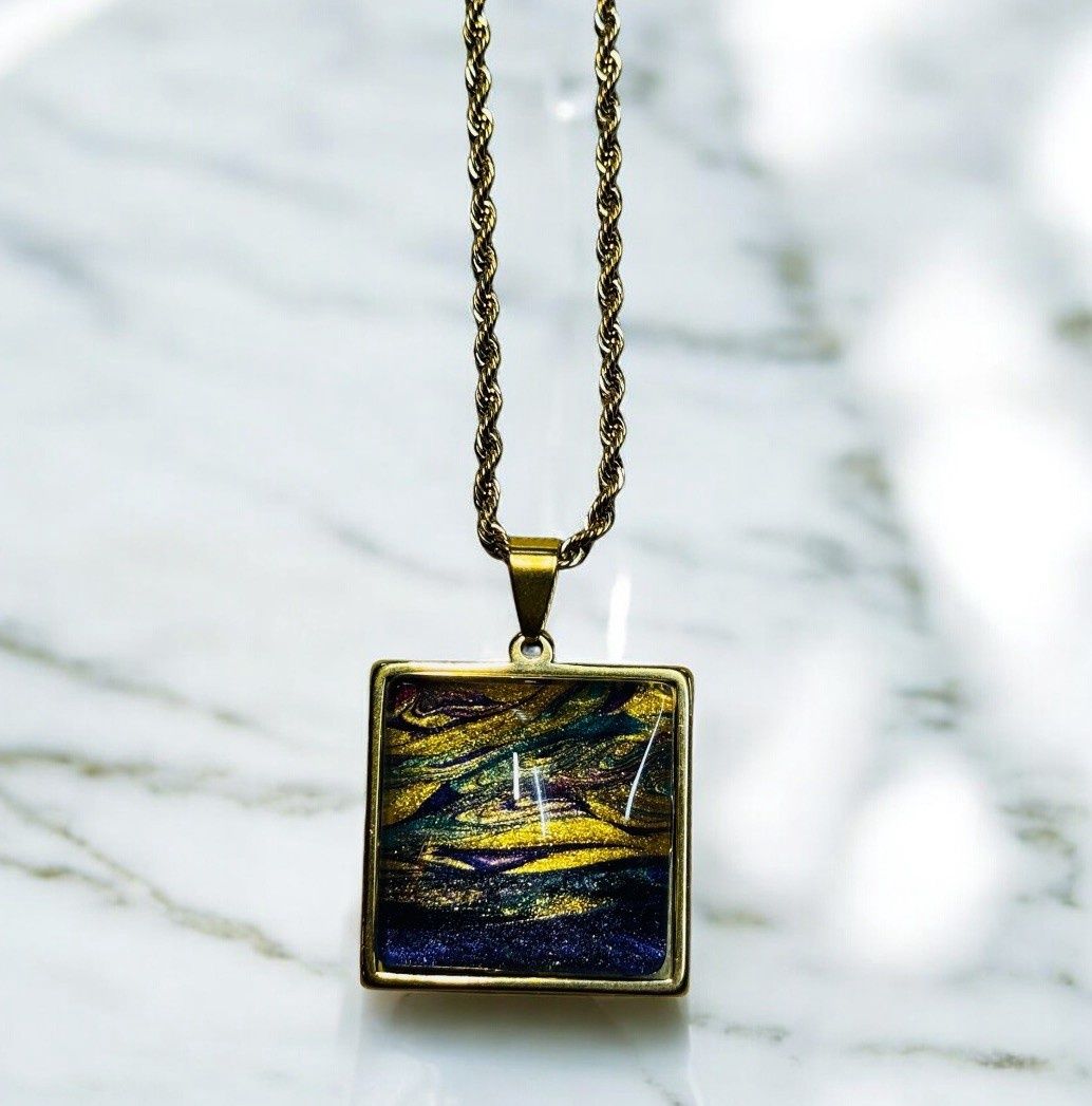Stevenson Necklace Square Jewel Tone in Gold