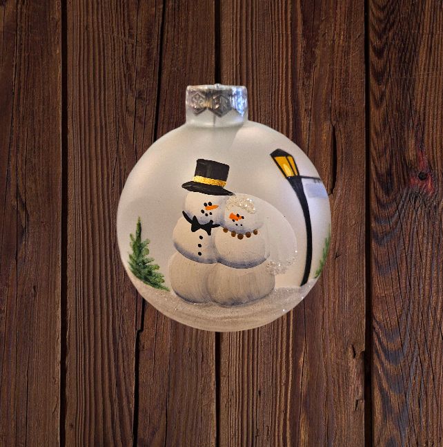 Hamilton Ornament Couple w/Lamp Post