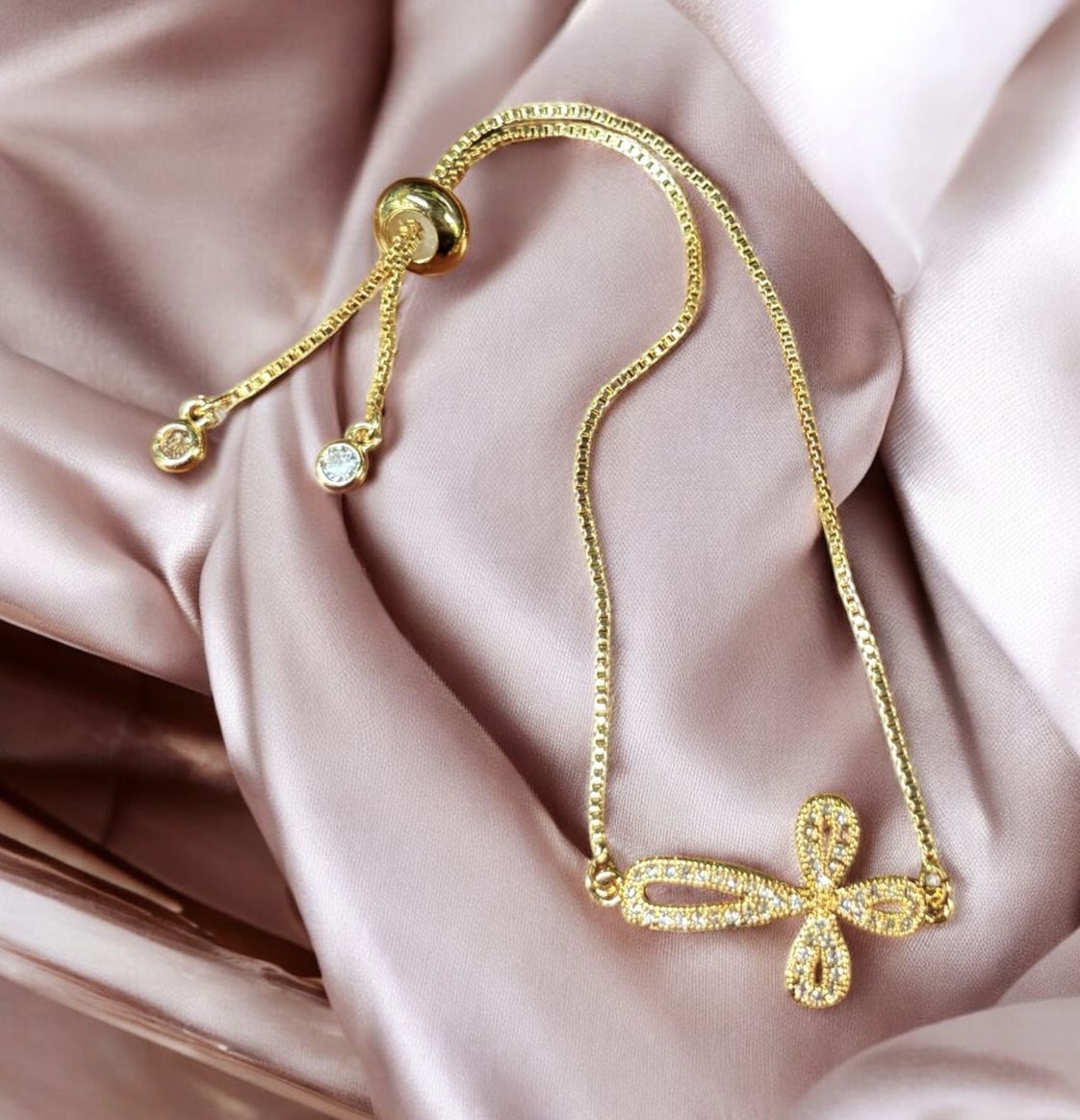 Kalli Bracelet Gold Tone Loop Cross