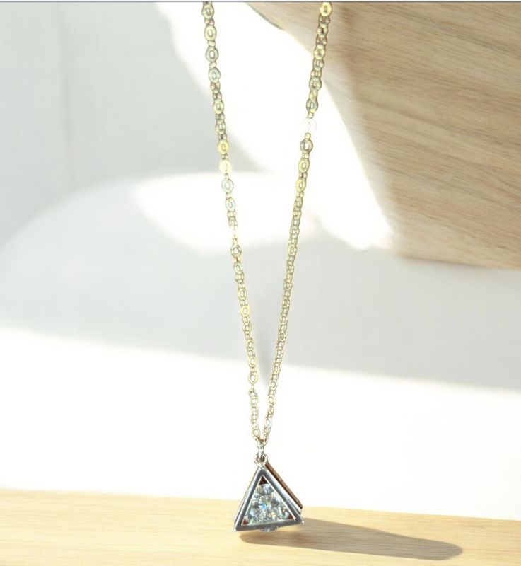 Kalli Necklace Triangle Silver