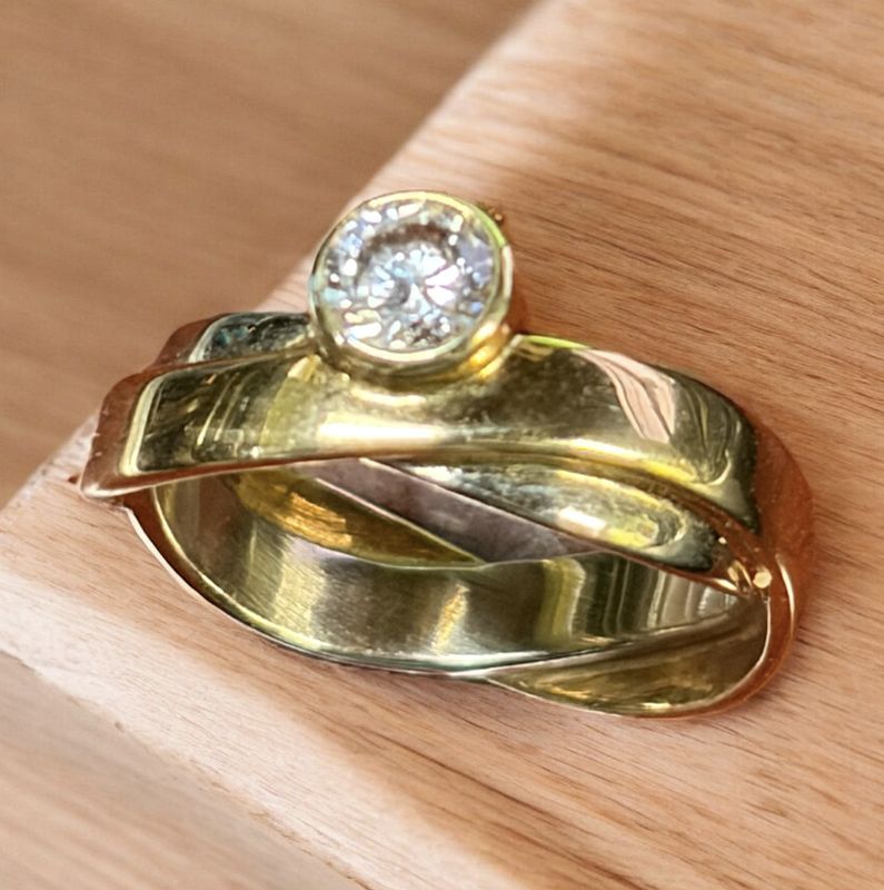 Sznajderman Ring "Mobius" Engagement Ring