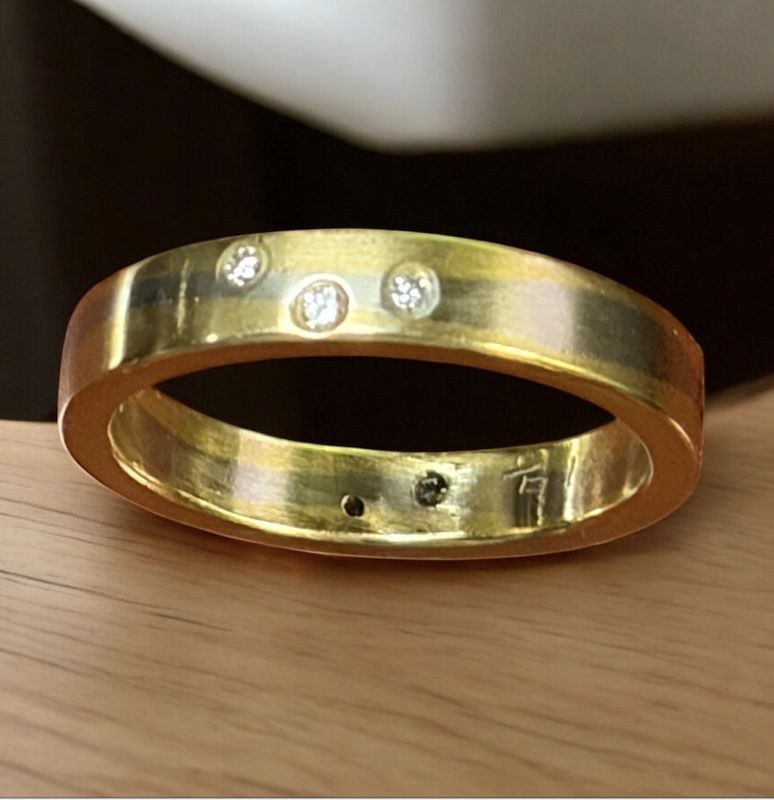 Sznajderman Ring White River of Scattered Diamonds Wedding Band