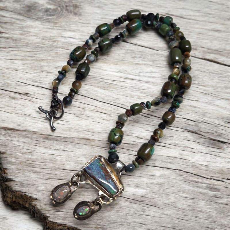 LOGAN NECK TURQUOISE