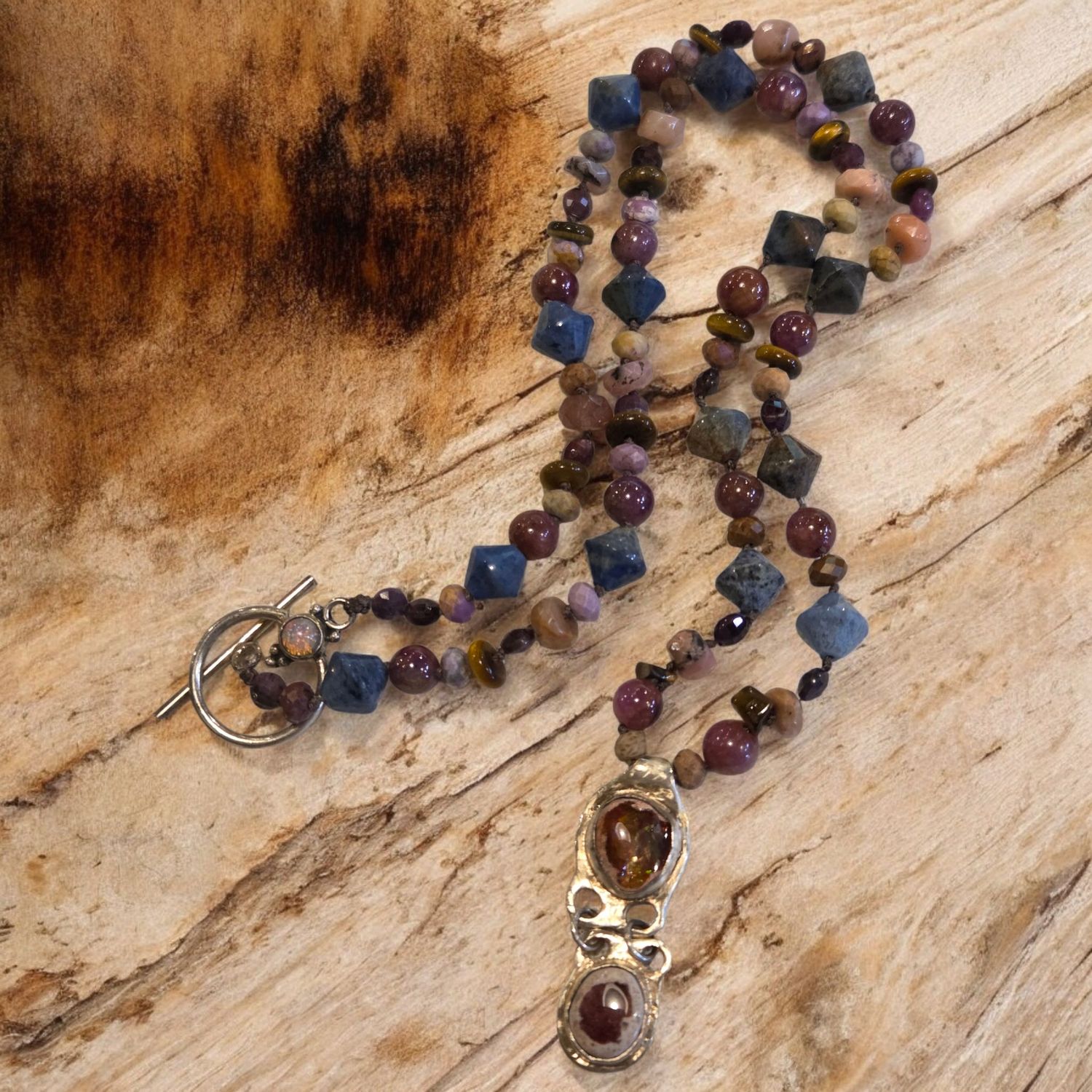 Logan Necklace Fire Opal, Lapis