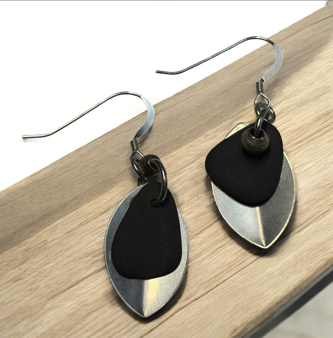 BQE Earrings Silver Leaves w/Finger Lakes Beach Stone