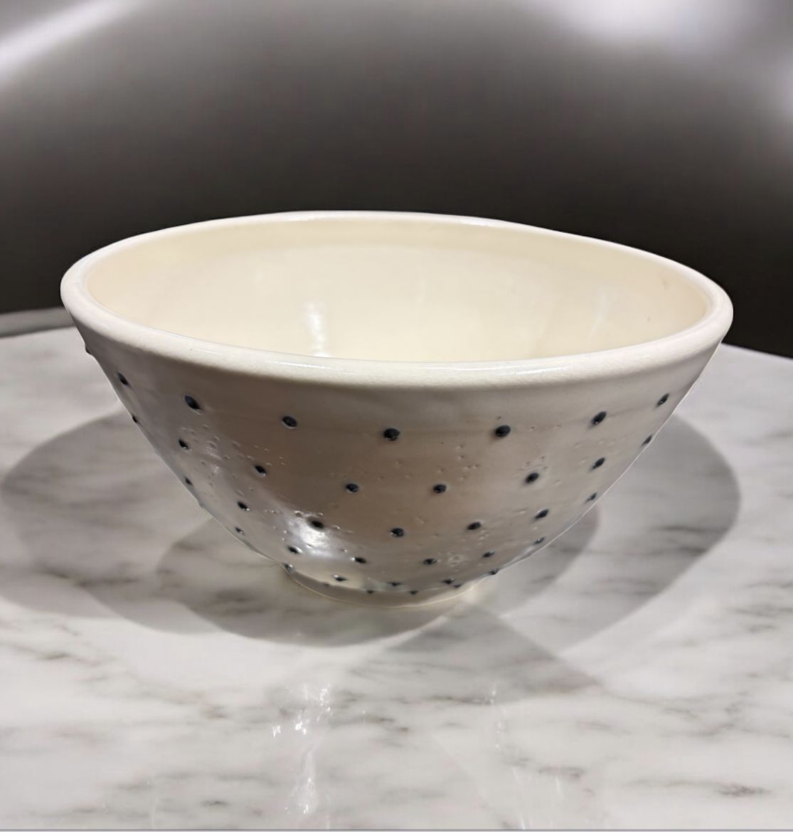 Hartman Medium Round Dot Bowl Black