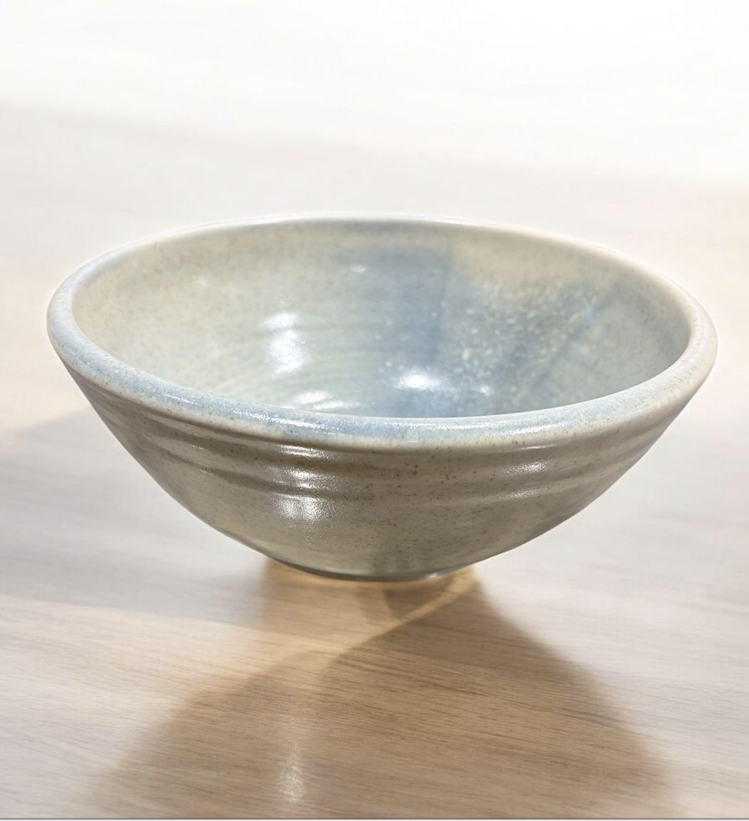 Hartman Medium Round Bowl Junco with Blue