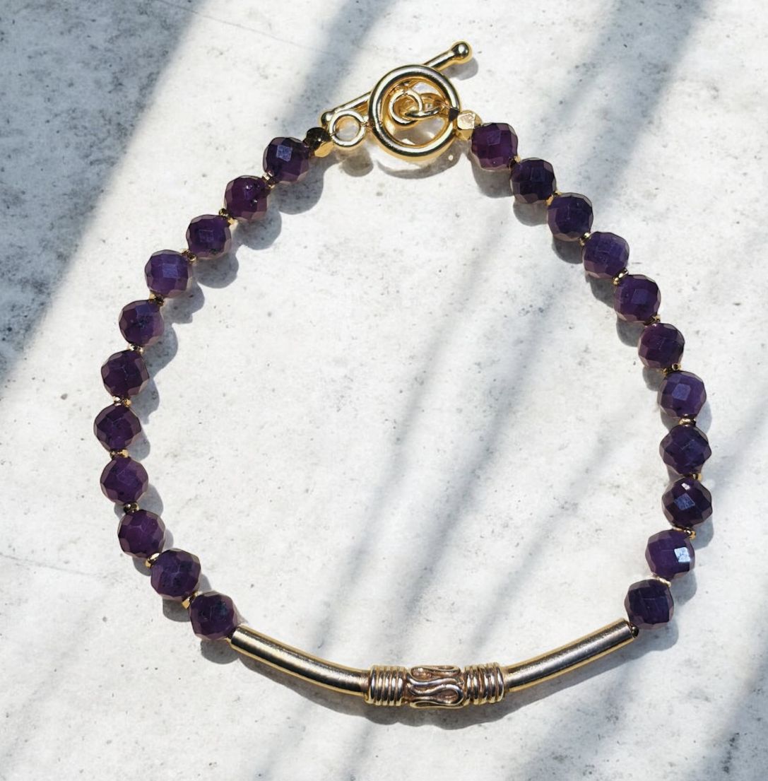 DT Jewels Bracelet Faceted Ruby with Gold Vermeil Bar