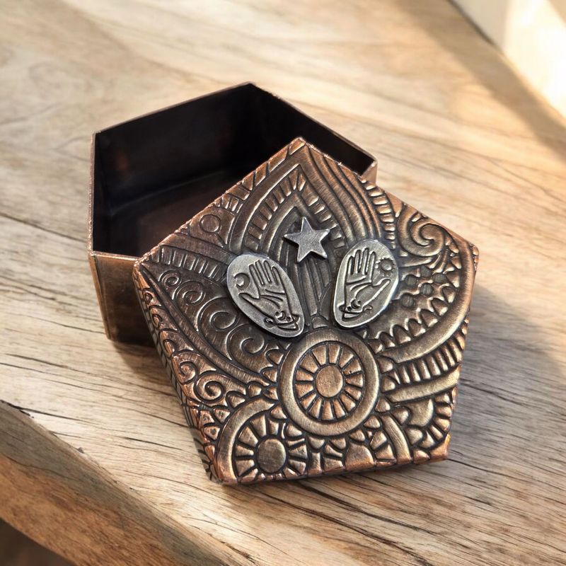 O&#39;Brien Copper Box Pentagon Sentangle Lid with Sterling Mystic Hands and Star