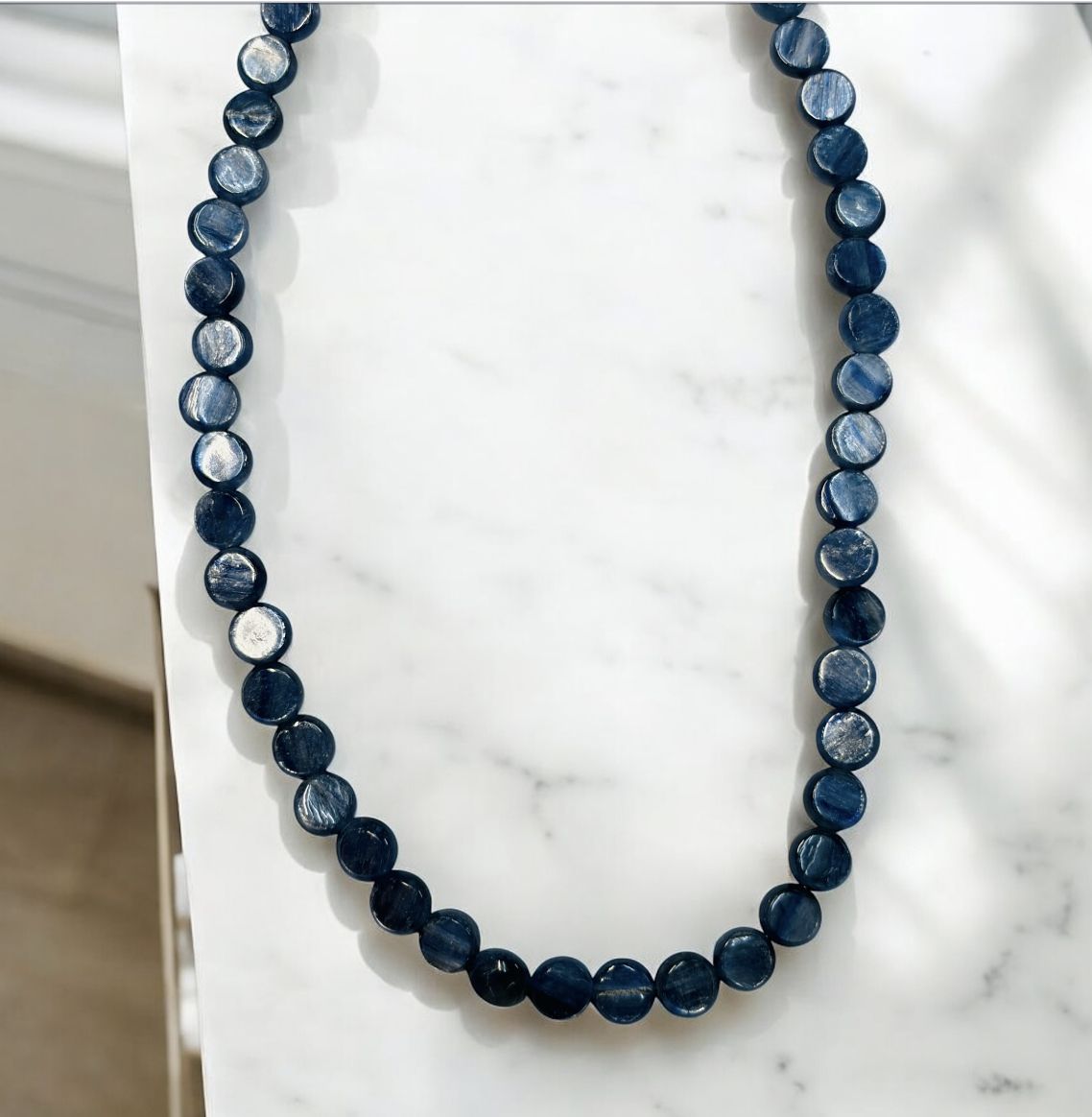 Trueworthy Necklace Round Flat Blue Kyanite