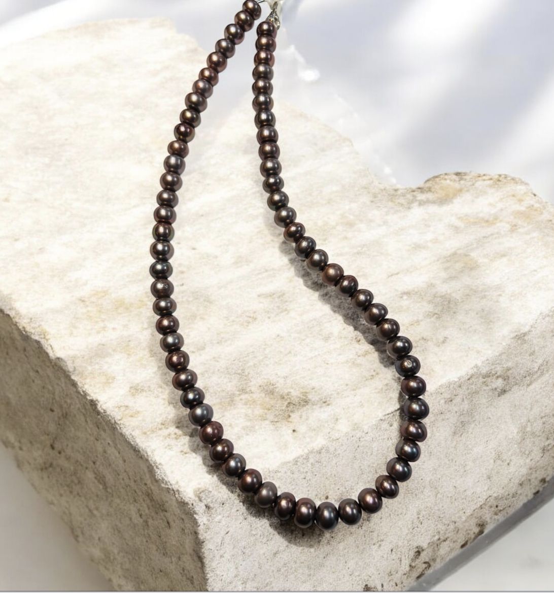 Trueworthy Necklace Bronze Freshwater Pearls