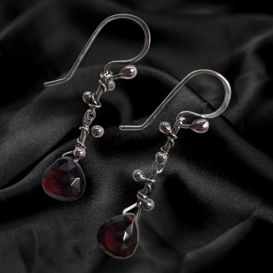 Zuzko Earrings Sweet Pea Sterling Red Garnet