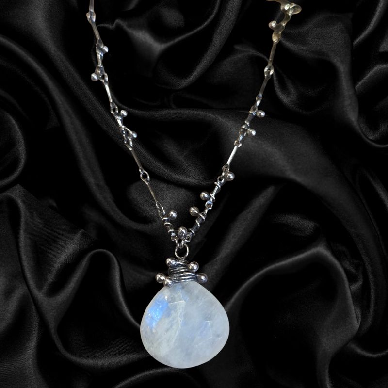 Zuzko Necklace Swarm Moonstone Small