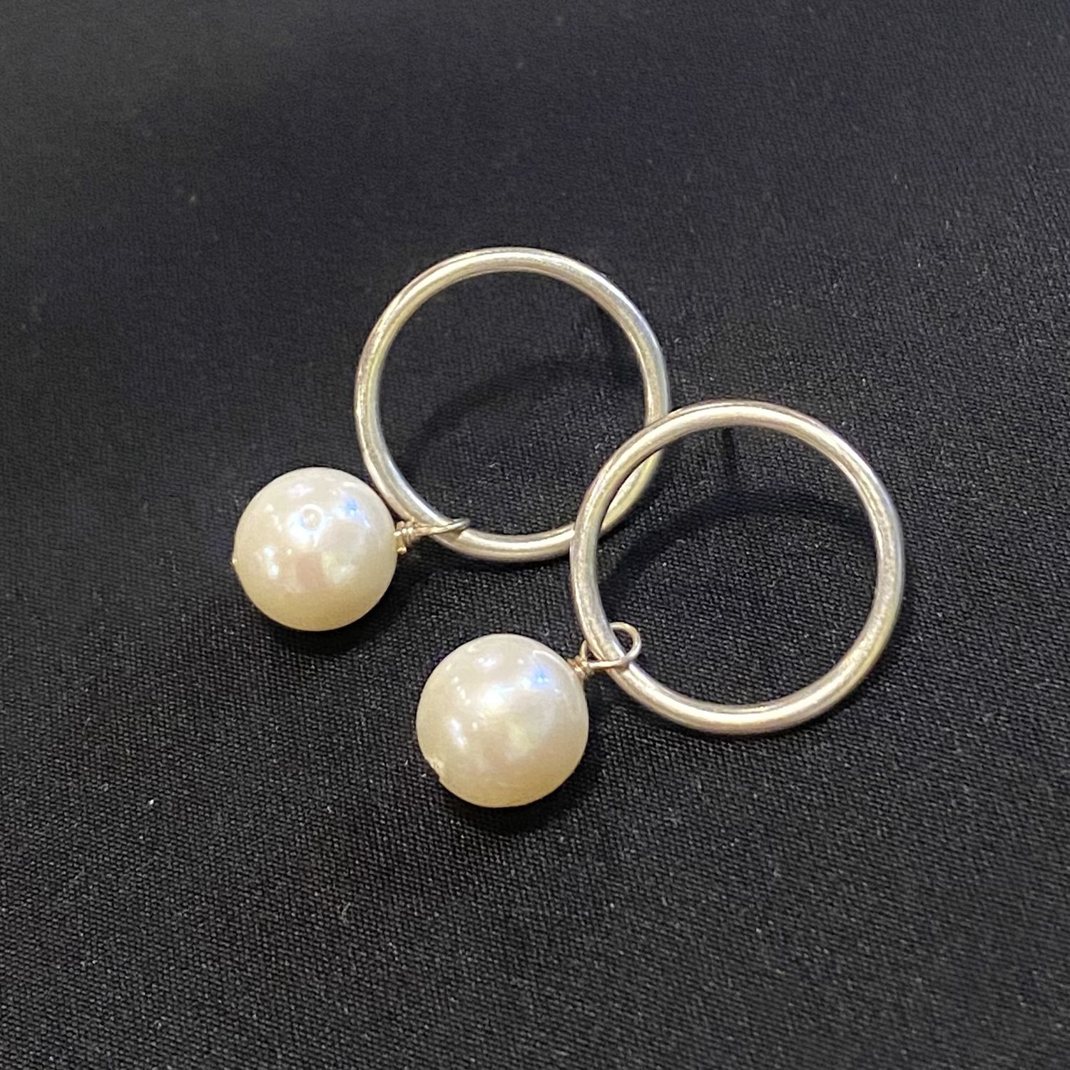 Cass Earrings Pearl on Circle Stud