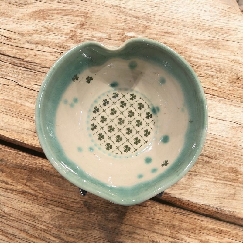 Johnson Heart Bowl Shamrocks 680