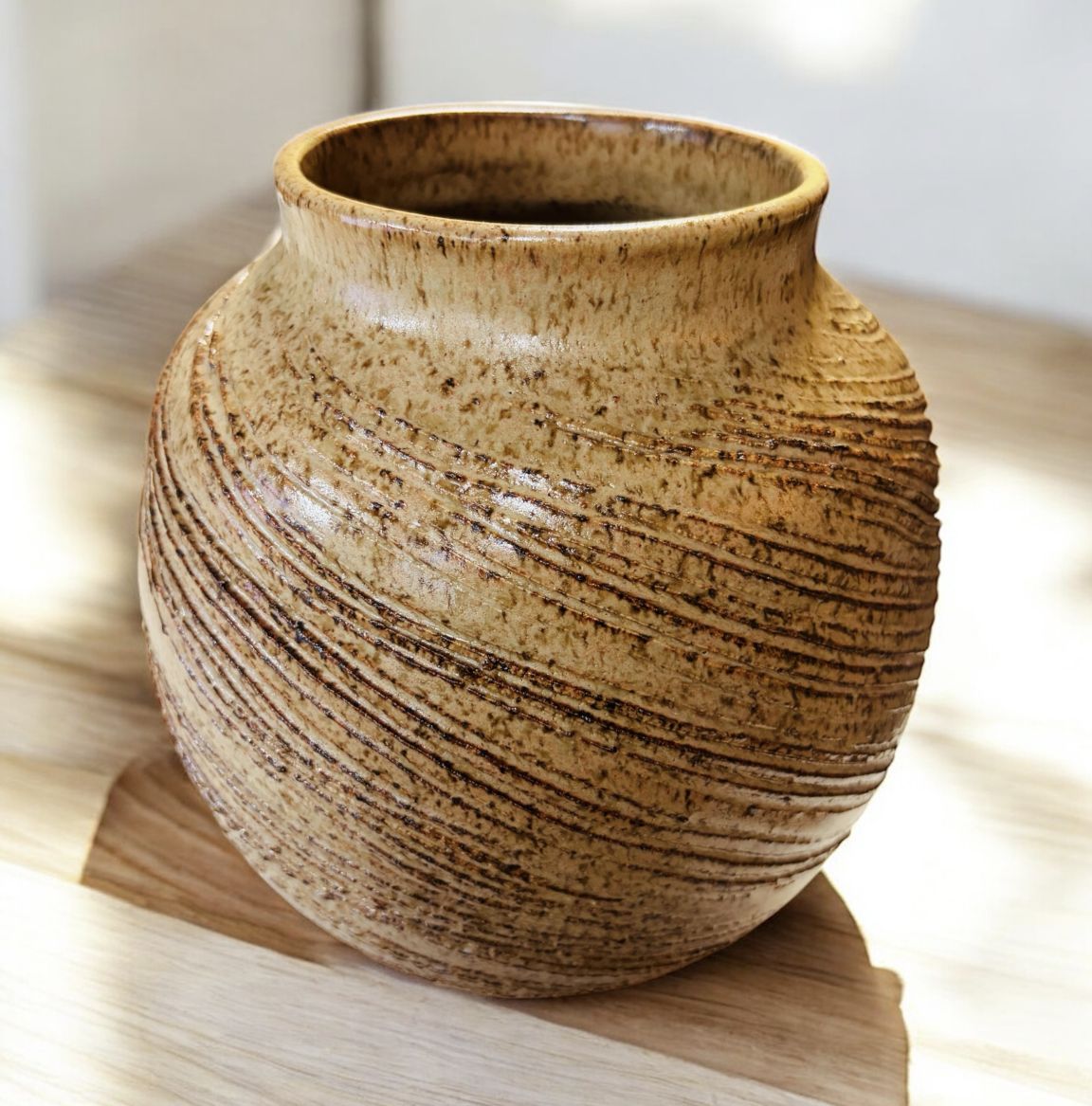 BMF Large Vase Tan Scribed