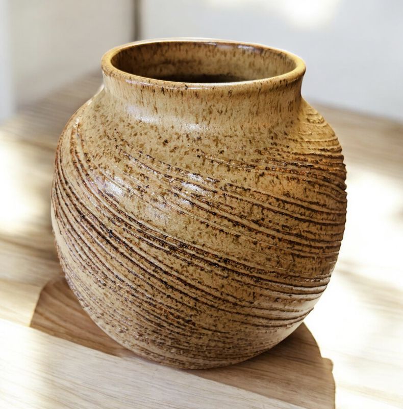 BMF Large Vase Tan Scribed