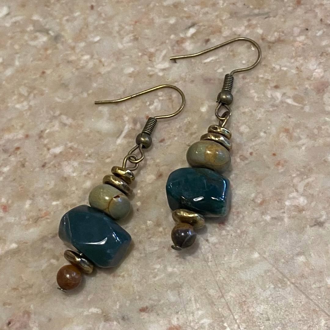 Ormsby Earring Dark Blue Stone w/ Grey Stone