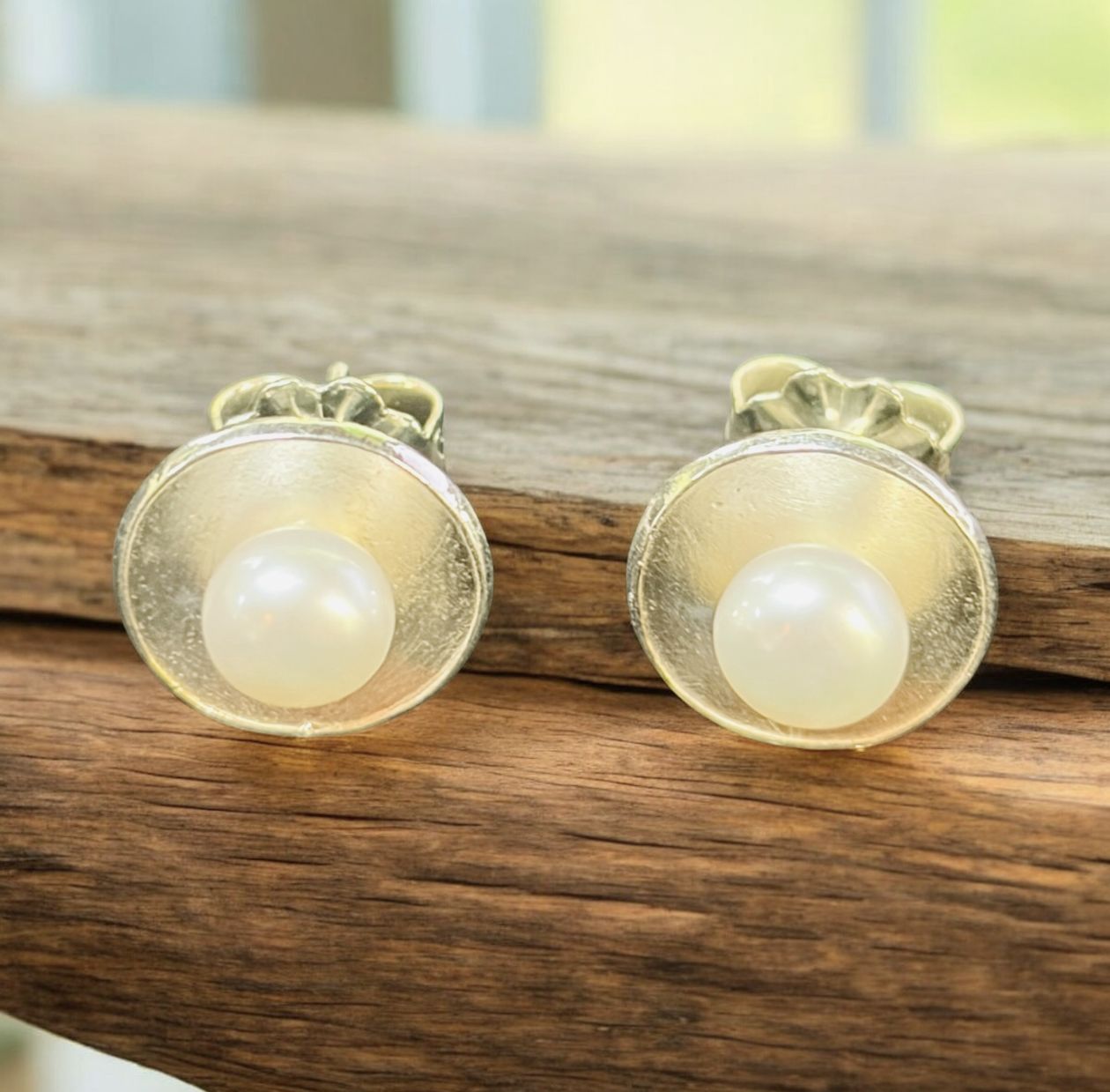 Keleher Earrings Round Posts with White Pearl Small