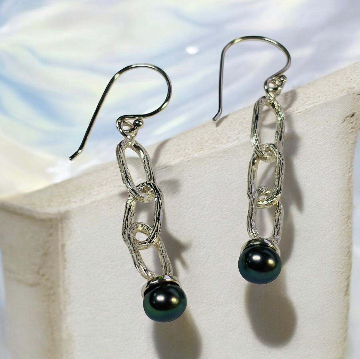 Keleher Earrings "Paperclip" Chain with Black Pearls