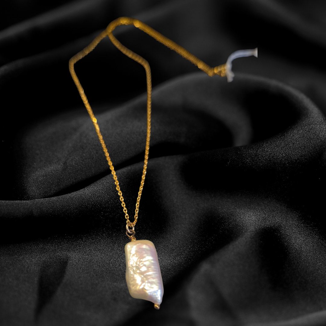 Trueworthy Necklace Rectangle Pearl on GF Chain