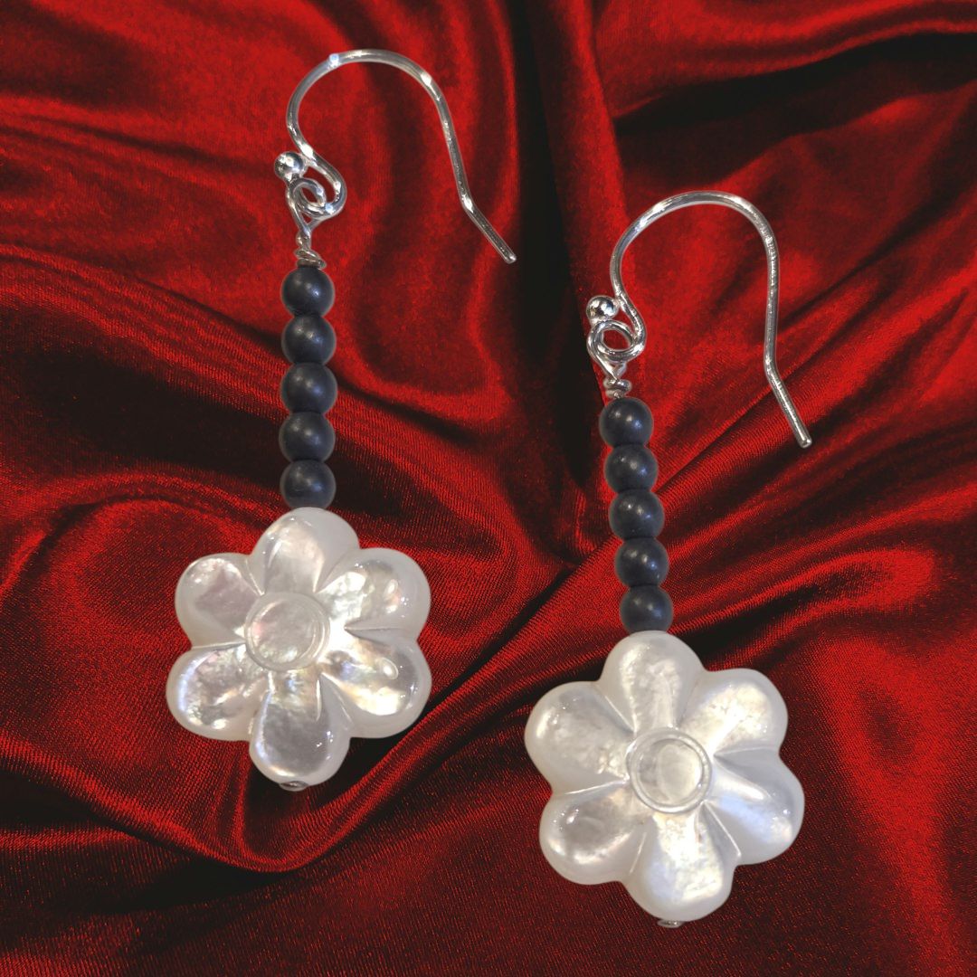 Trueworthy Earring MOP Flowers with Black Onyx