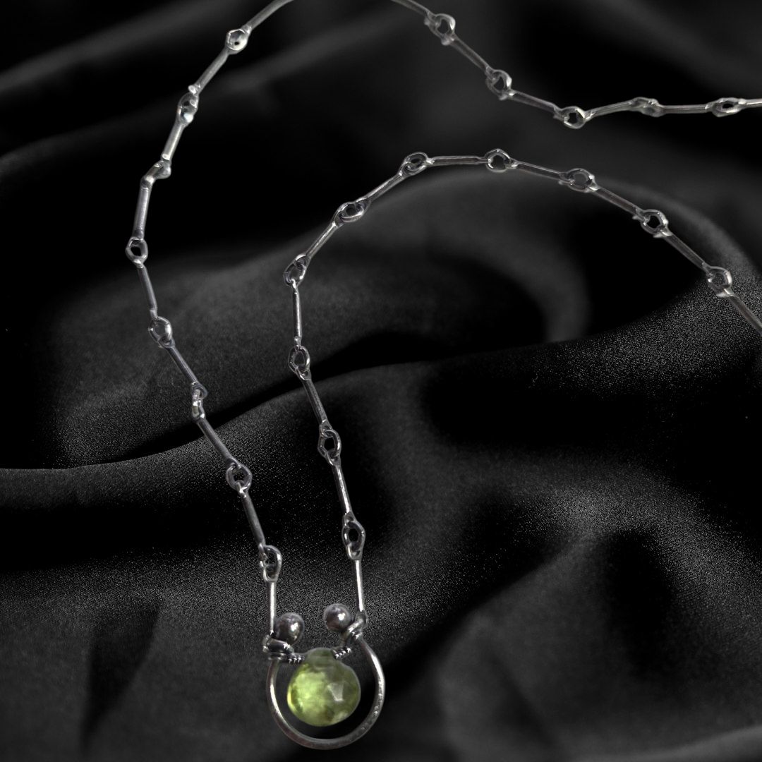 Zuzko Necklace Horseshoe Solo Peridot