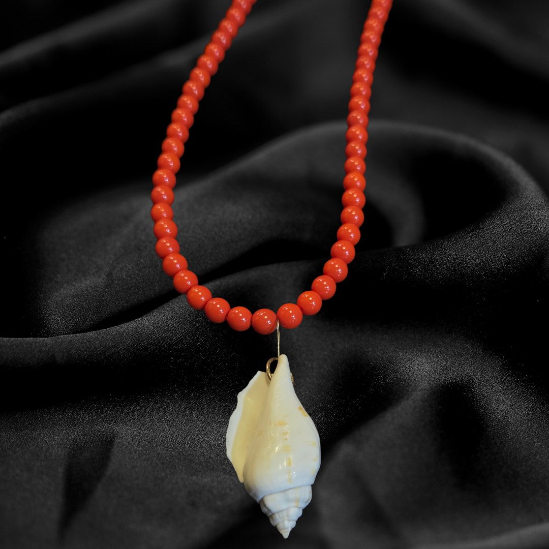 Duyssen Necklace Orange Glass Beads with Shell Pendent