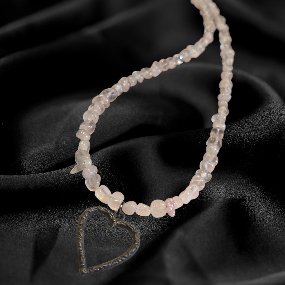 Duyssen Necklace Rose Quartz Chips with Antique Heart Pendent
