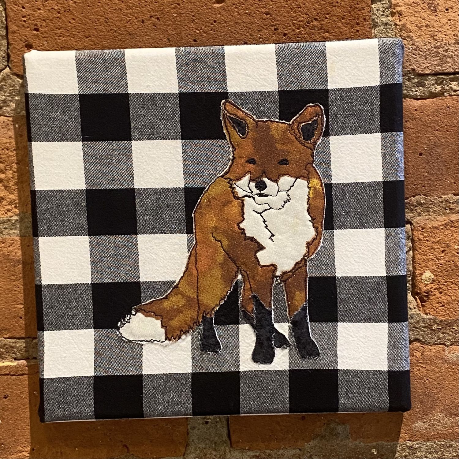 Yvonne Glitter Fox Stand on Black/White Plaid 8x8