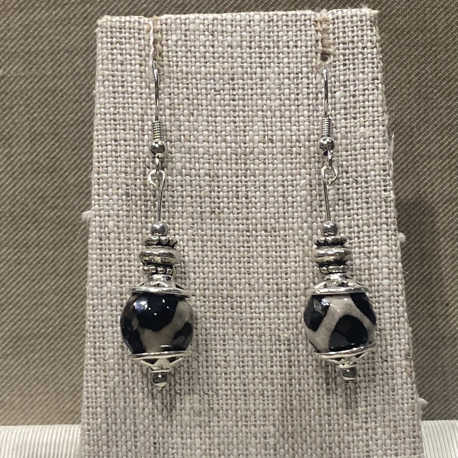 Gerber Earring Black &amp; Tan Agate