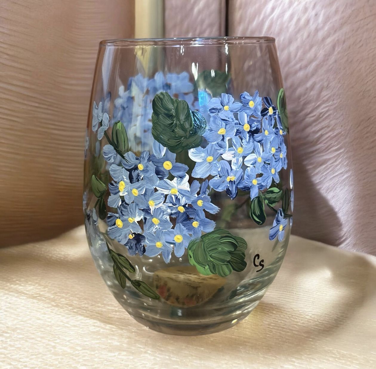 Snyder Hand Painted 20 oz Wine Glass Hydrangea