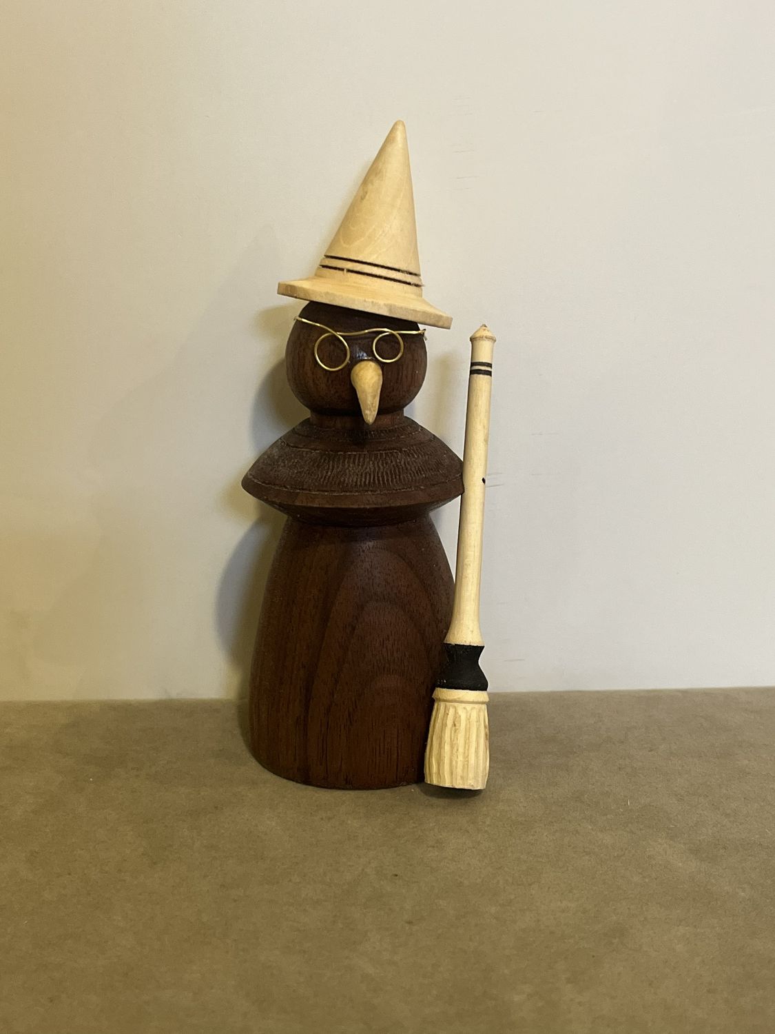 Russell Walnut Witch 510