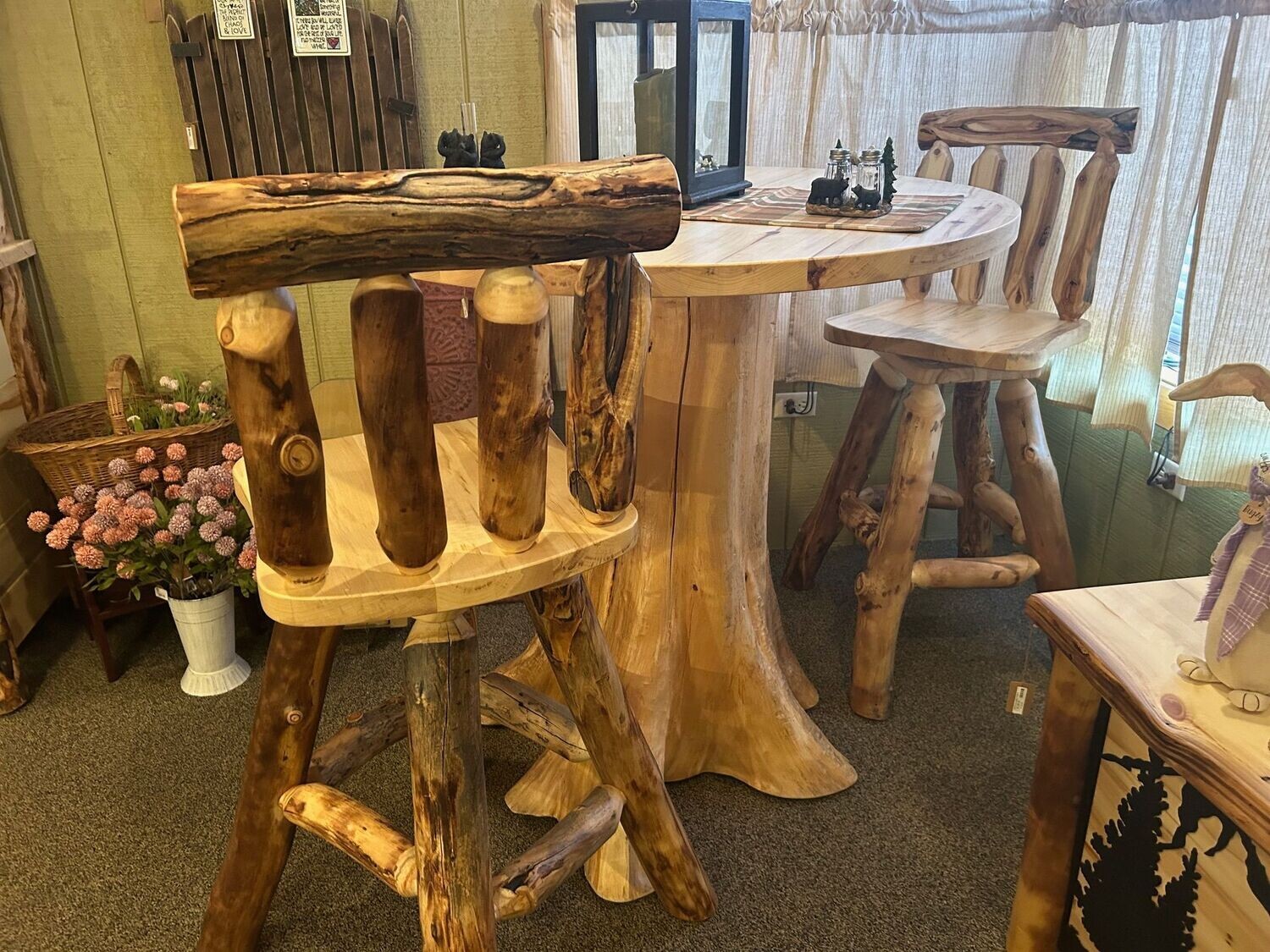 Log Pub Table With Swivel Chairs