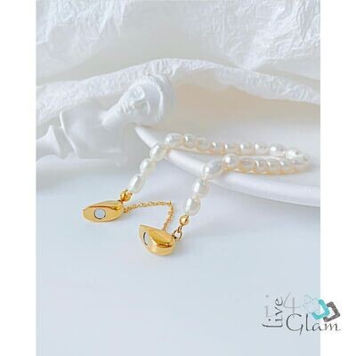 Freshwater Pearl Bracelet w Magnetic Heart