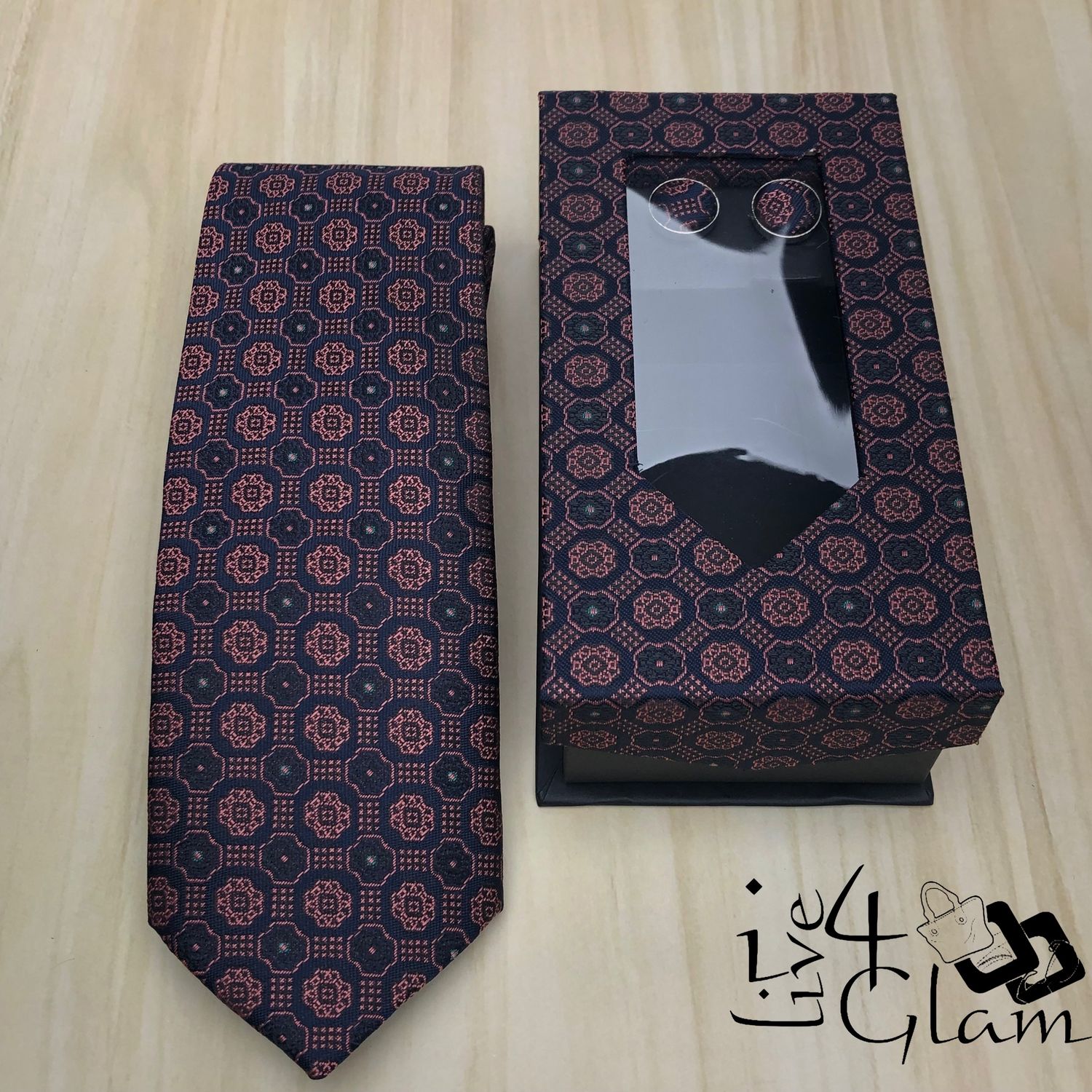Men&#39;s Tie and Cuff Link Set Plum Pattern
