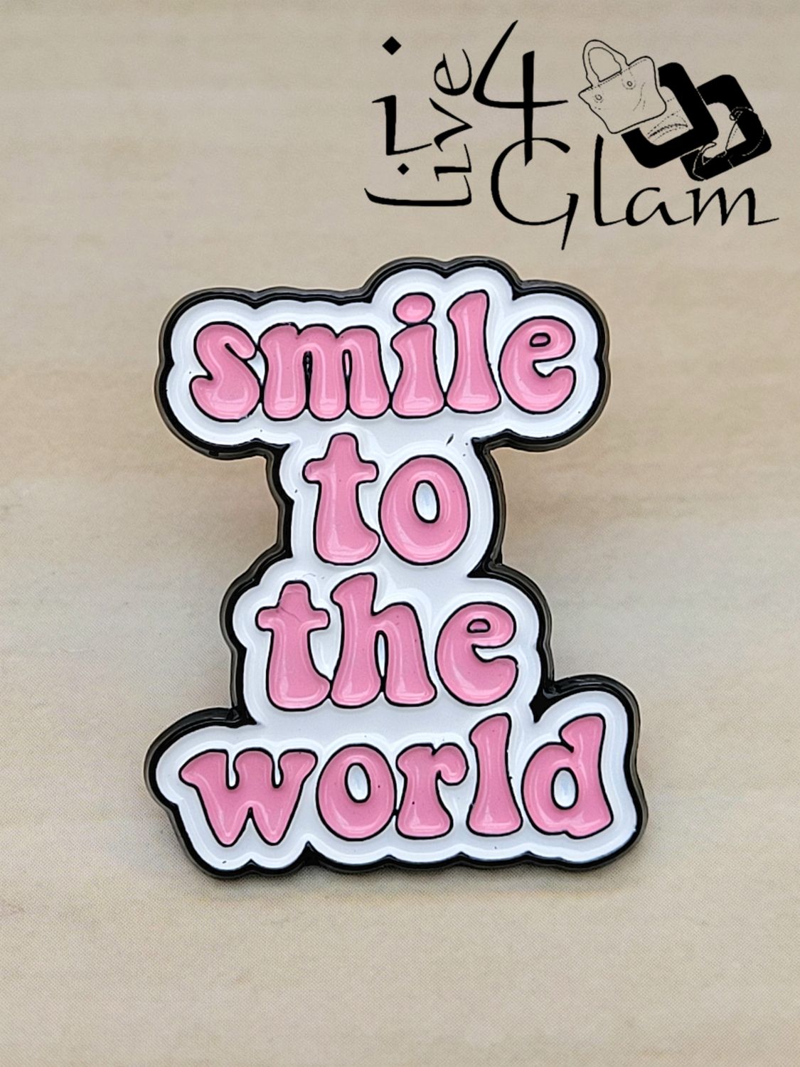 Enamel Pin Smile To The World