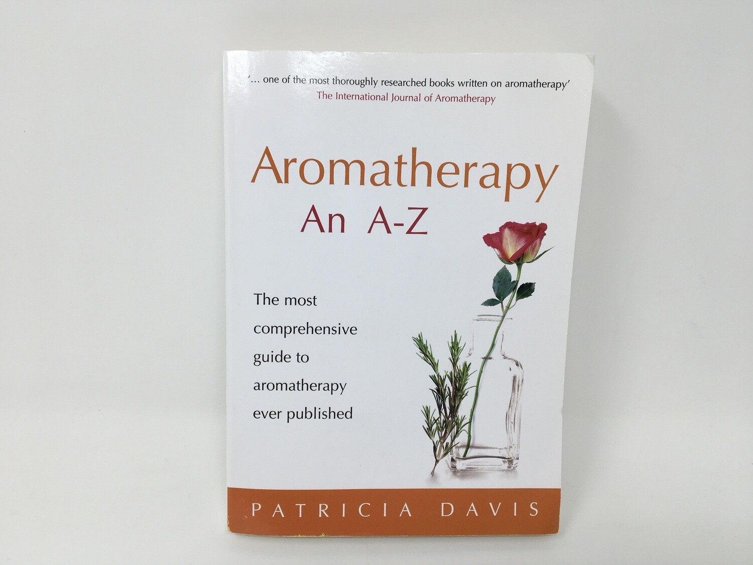 Aromatherapy A-Z       (Patricia Davis)
