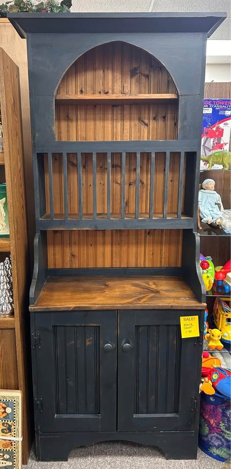 Black Colonial Hutch