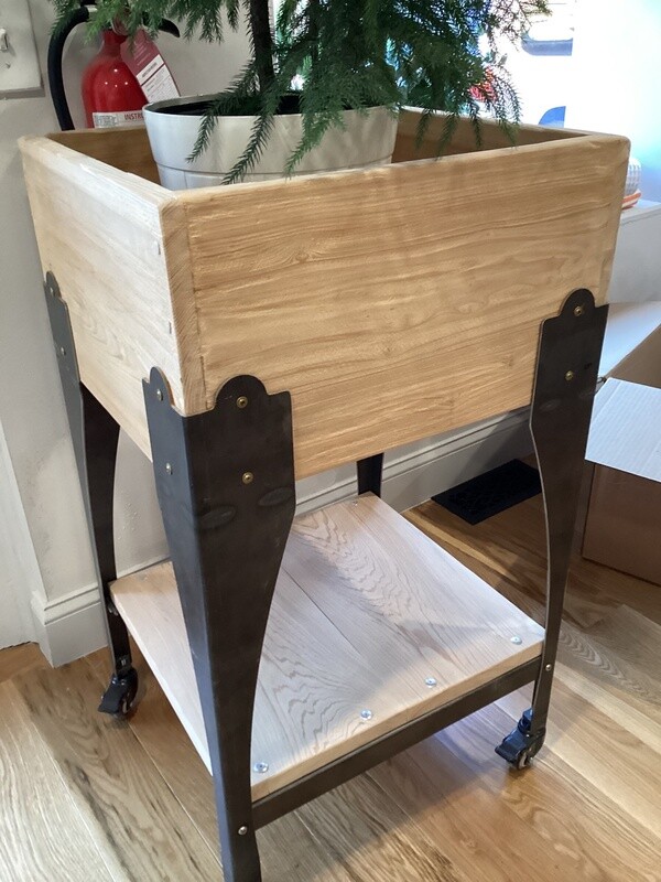 Cypress (small) planter: half round top leg