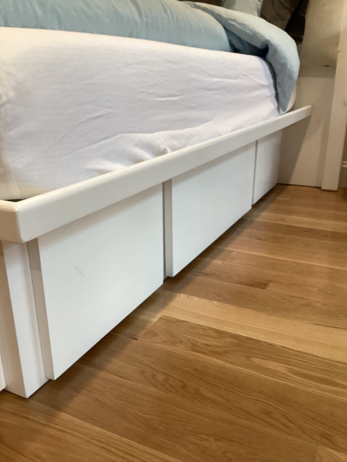 King platform bed: 3 drawer