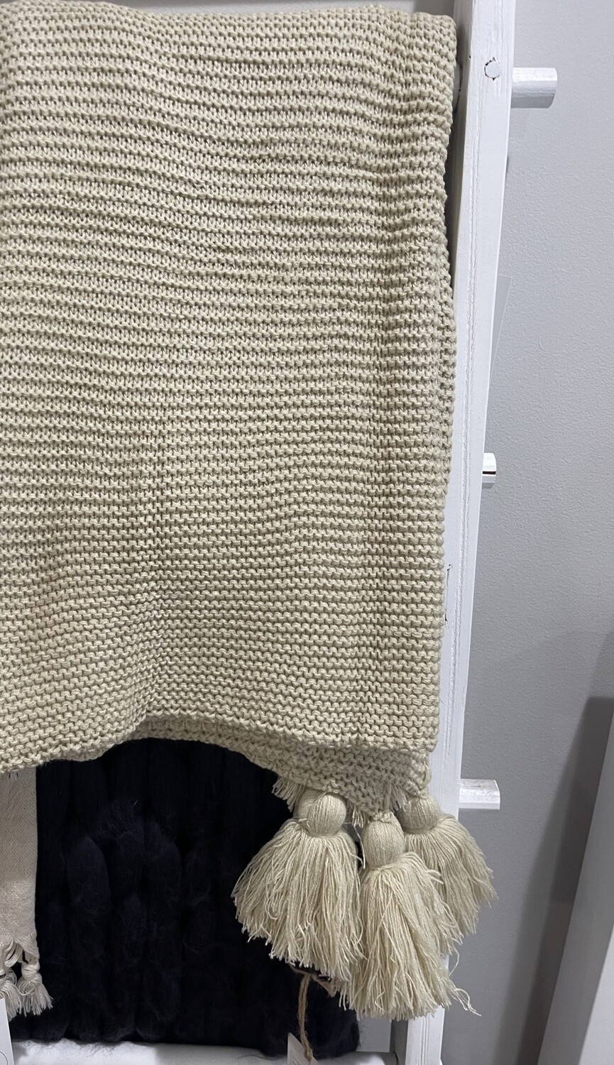 Tassle (sand) throw
