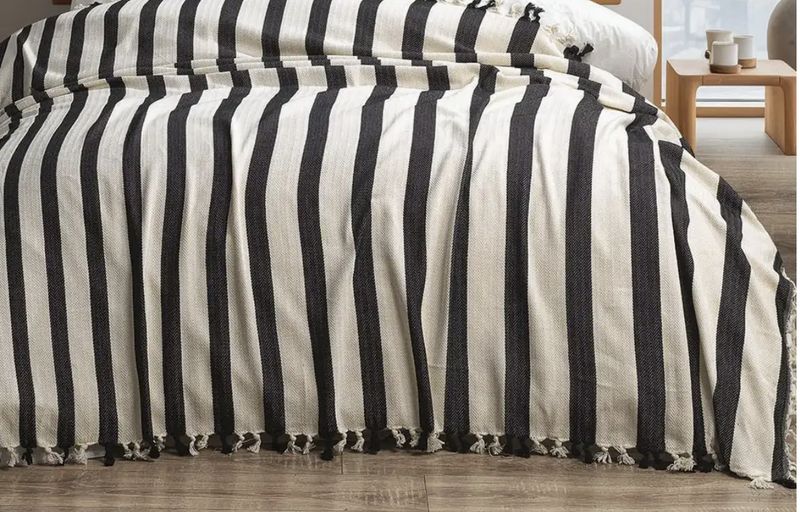 Bedspread blanket (black and White Stripe)