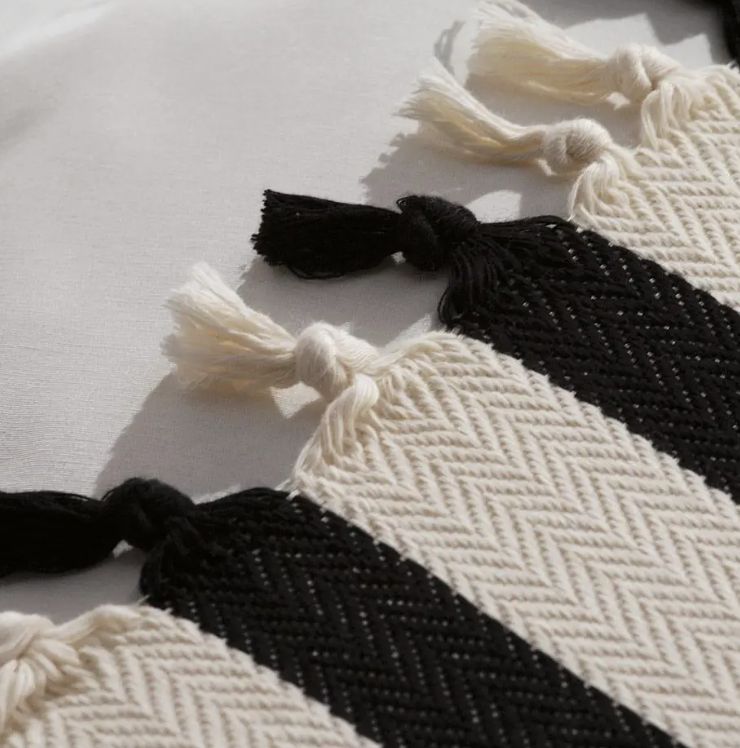 Bedspread blanket (black and White Stripe)