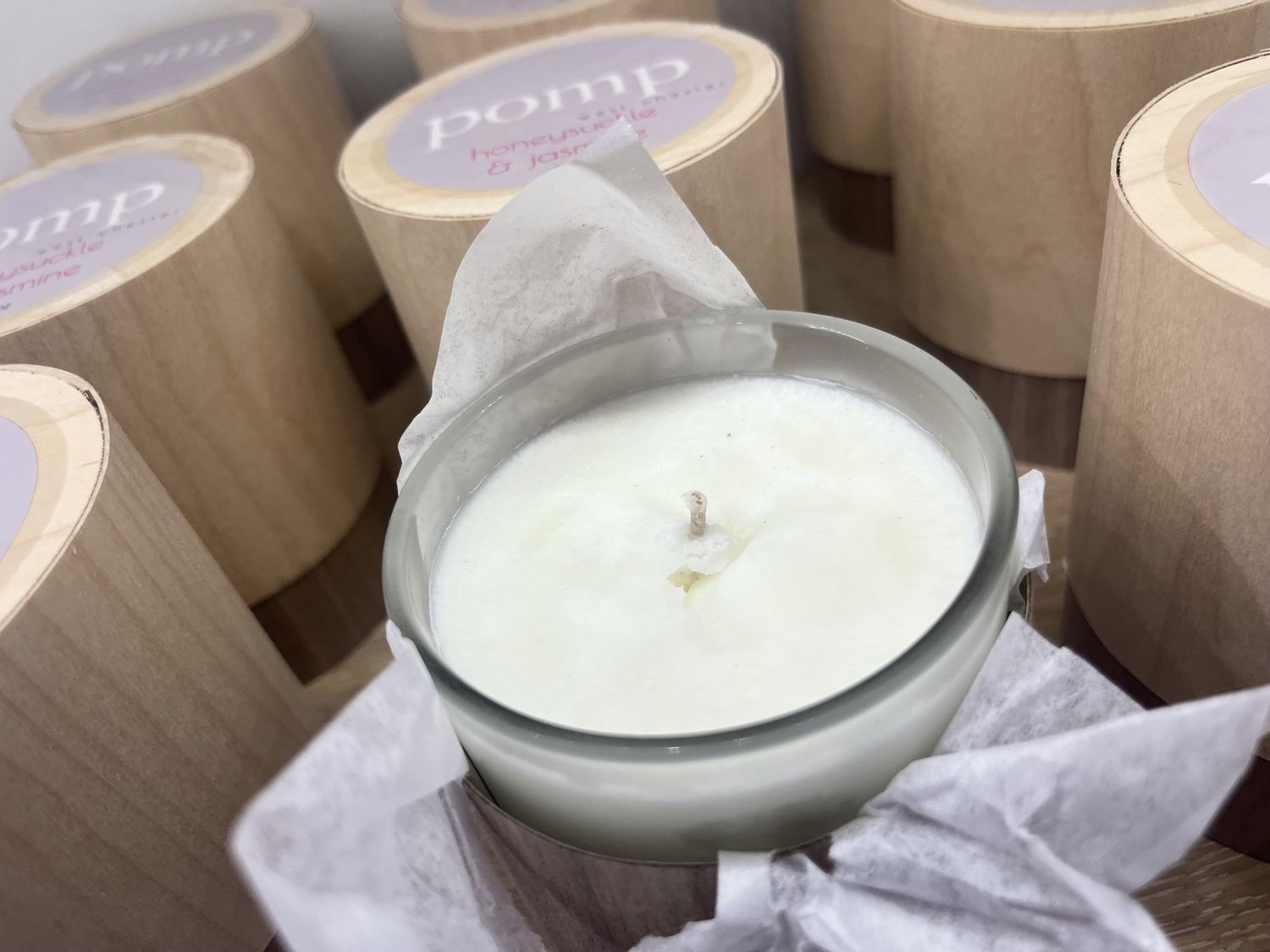 pomp candle: honeysuckle/jasmine   (8 oz)