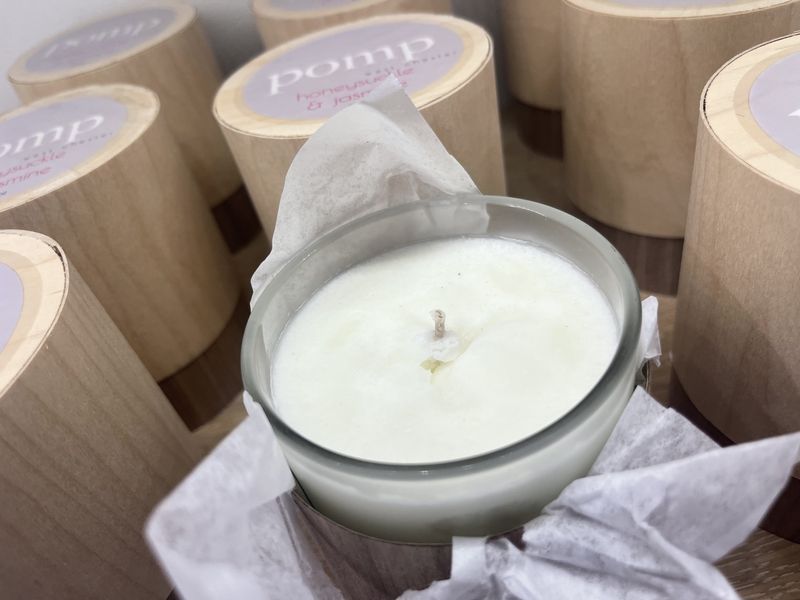 pomp candle: honeysuckle/jasmine   (8 oz)